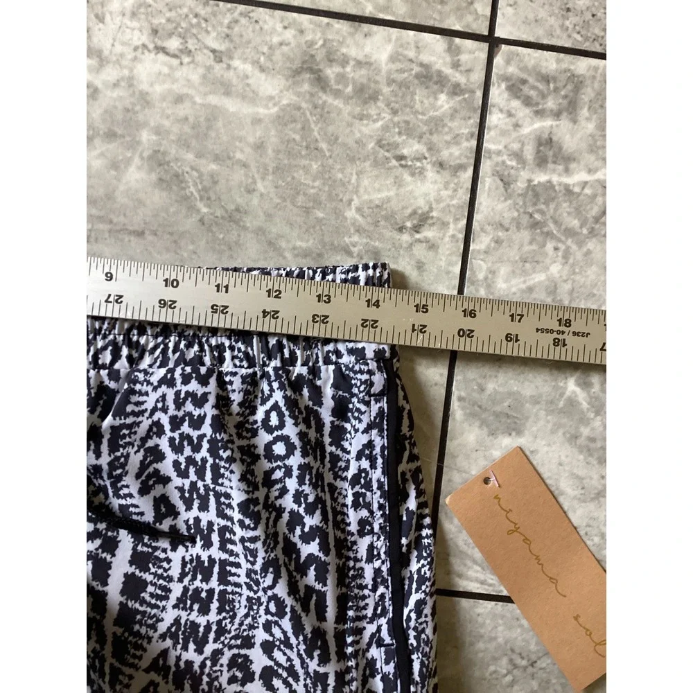 Niyama Sol Womens Sport Short Awesome Black White Leopard Print Small NEW